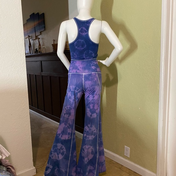 Set 2 pieces bell bottom one of the tops. - Picture 12 of 12